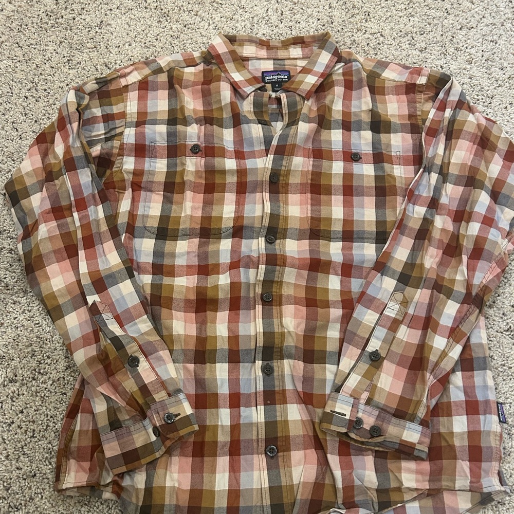 Patagonia - Men’s Long Sleeve Light Weight Organic Cotton Shirt - Size M